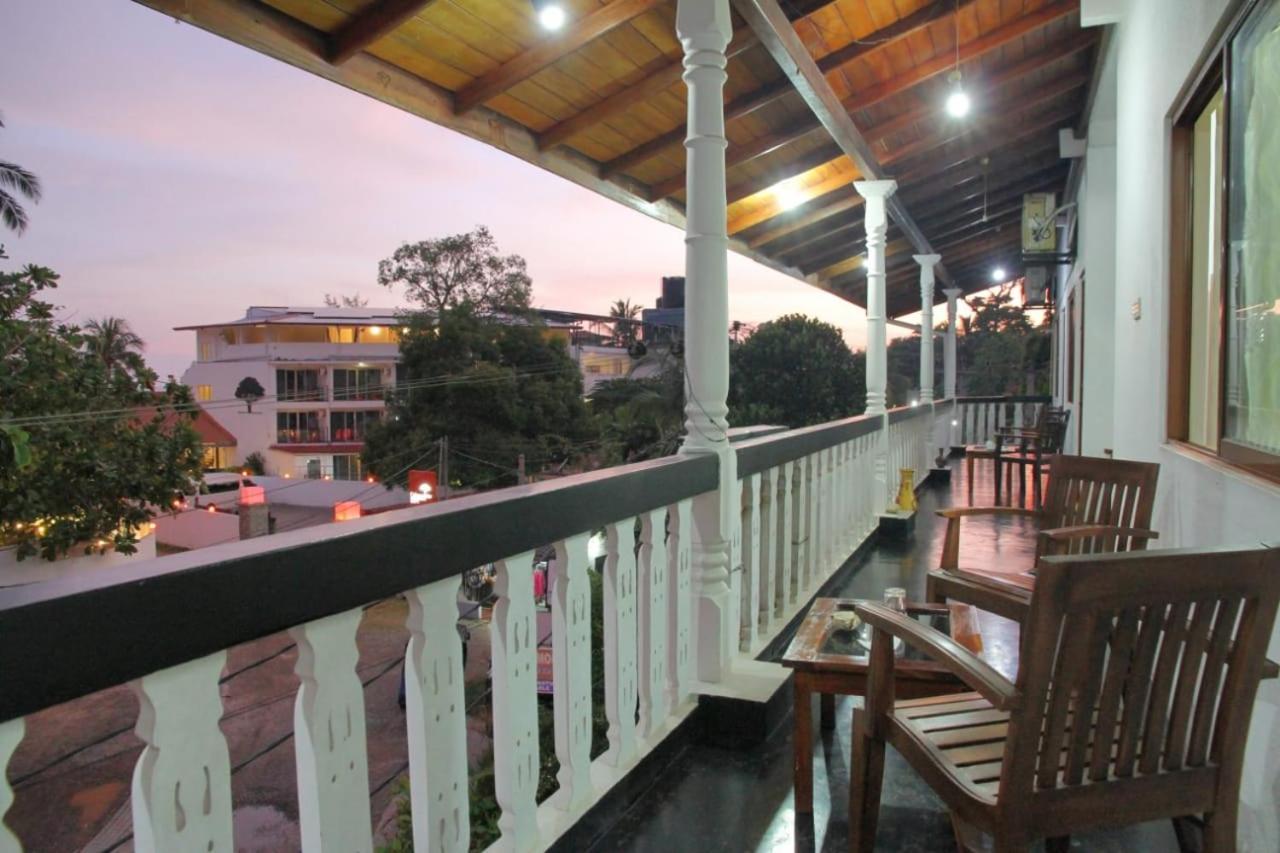 ซันนี มู้ด เกสท์เฮาส์ Bed & Breakfast อูนาวาตูนา ภายนอก รูปภาพ