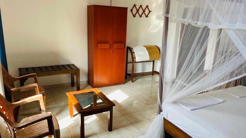 ซันนี มู้ด เกสท์เฮาส์ Bed & Breakfast อูนาวาตูนา ภายนอก รูปภาพ