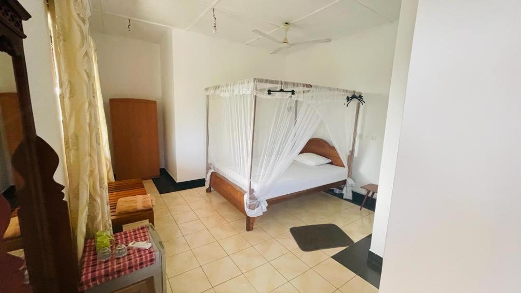 ซันนี มู้ด เกสท์เฮาส์ Bed & Breakfast อูนาวาตูนา ภายนอก รูปภาพ