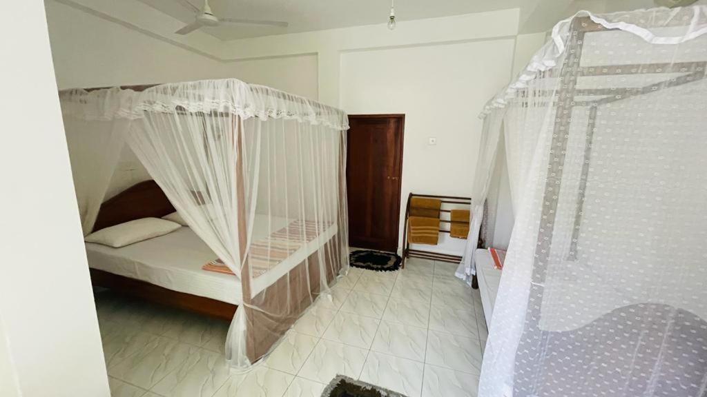 ซันนี มู้ด เกสท์เฮาส์ Bed & Breakfast อูนาวาตูนา ภายนอก รูปภาพ