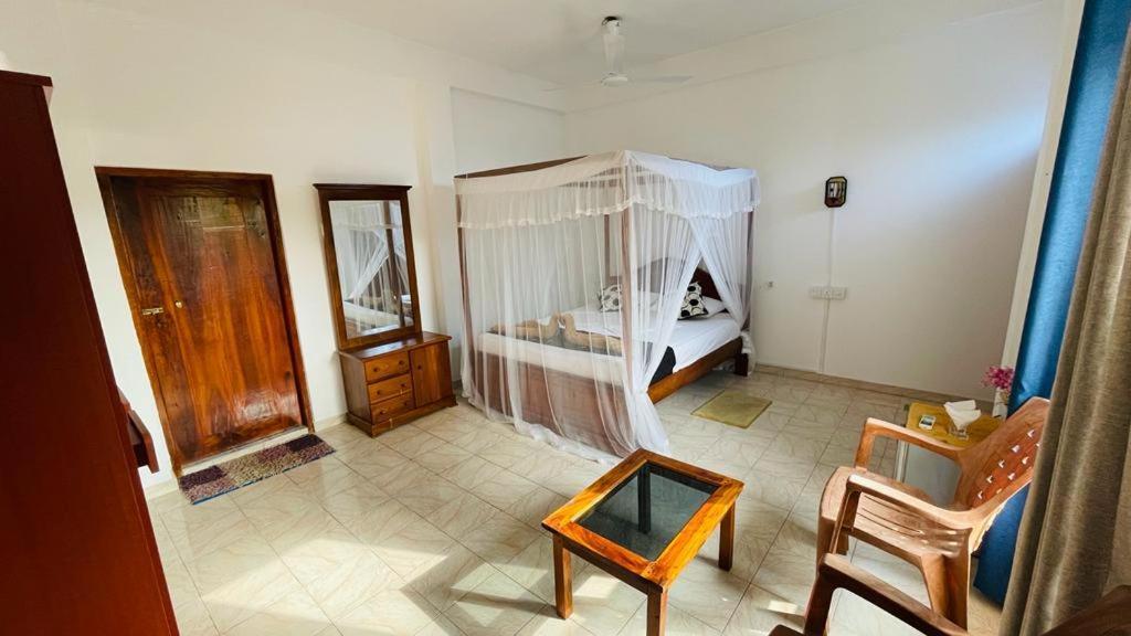 ซันนี มู้ด เกสท์เฮาส์ Bed & Breakfast อูนาวาตูนา ภายนอก รูปภาพ