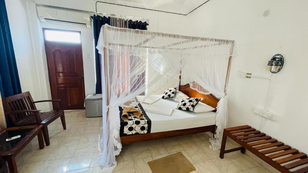 ซันนี มู้ด เกสท์เฮาส์ Bed & Breakfast อูนาวาตูนา ภายนอก รูปภาพ